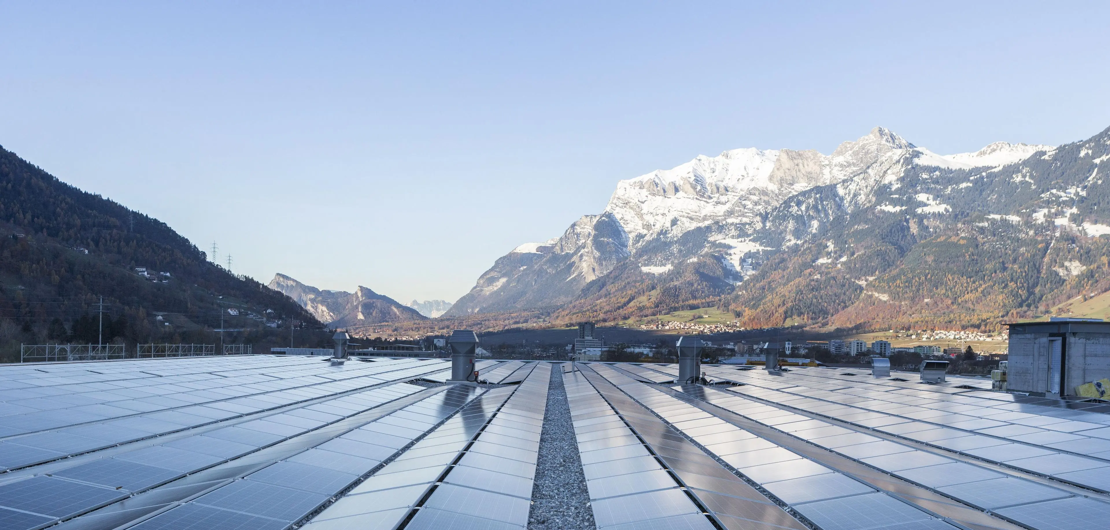 PV-Anlage auf einem grossen Flachdach
