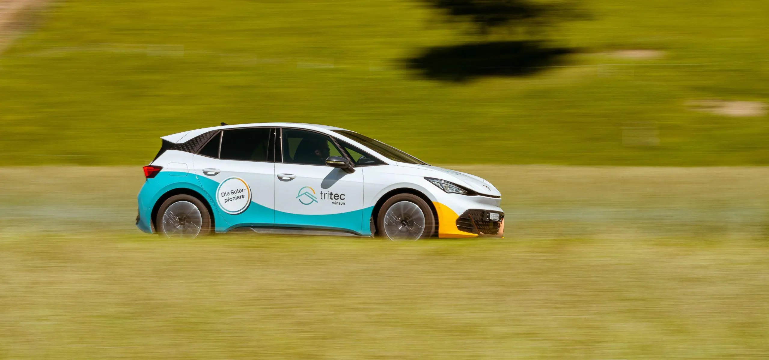 Une voiture électrique en marche