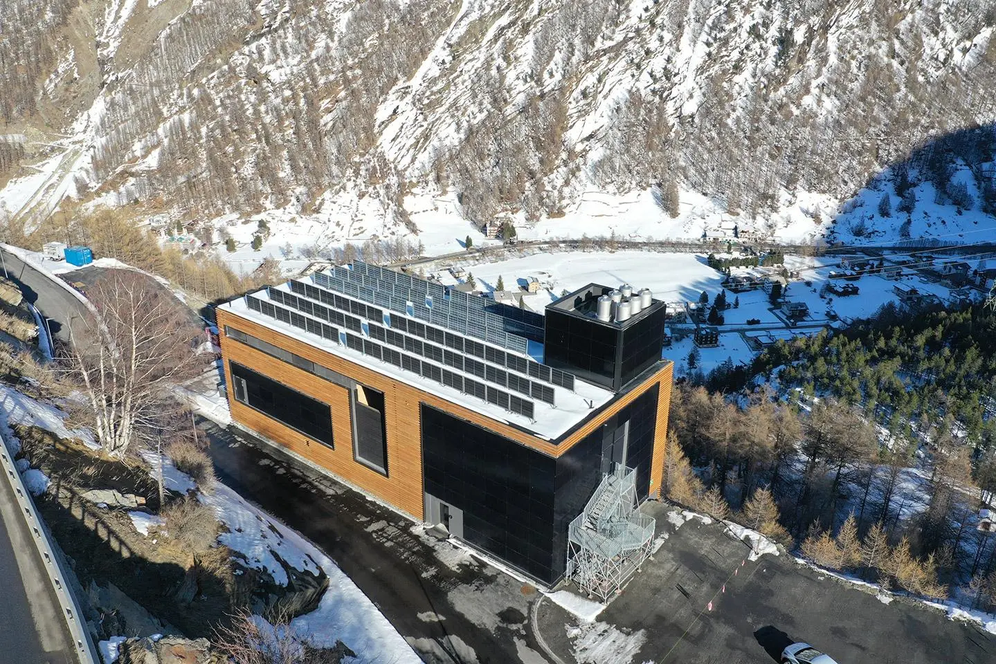 Dachausrichtung und Verschattung einer Photovoltaikanlage auf einer Fabrik